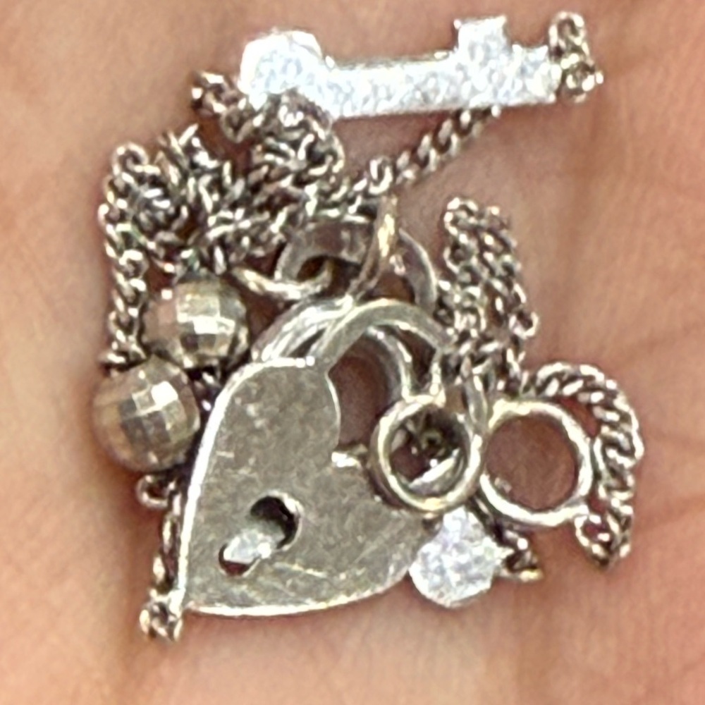 18K white gold chain heart ❤️ key 🔑 adjustable bracelet 6.5” Italy young girls